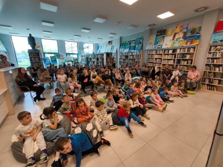 Spektakl „Na Jagódki” w międzyzdrojskiej bibliotece w ramach Tygodnia Bibliotek 2026